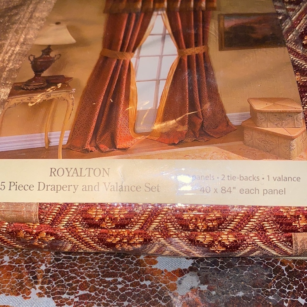 Royalton 5 piece Drapery and Valance set - Picture 3 of 6